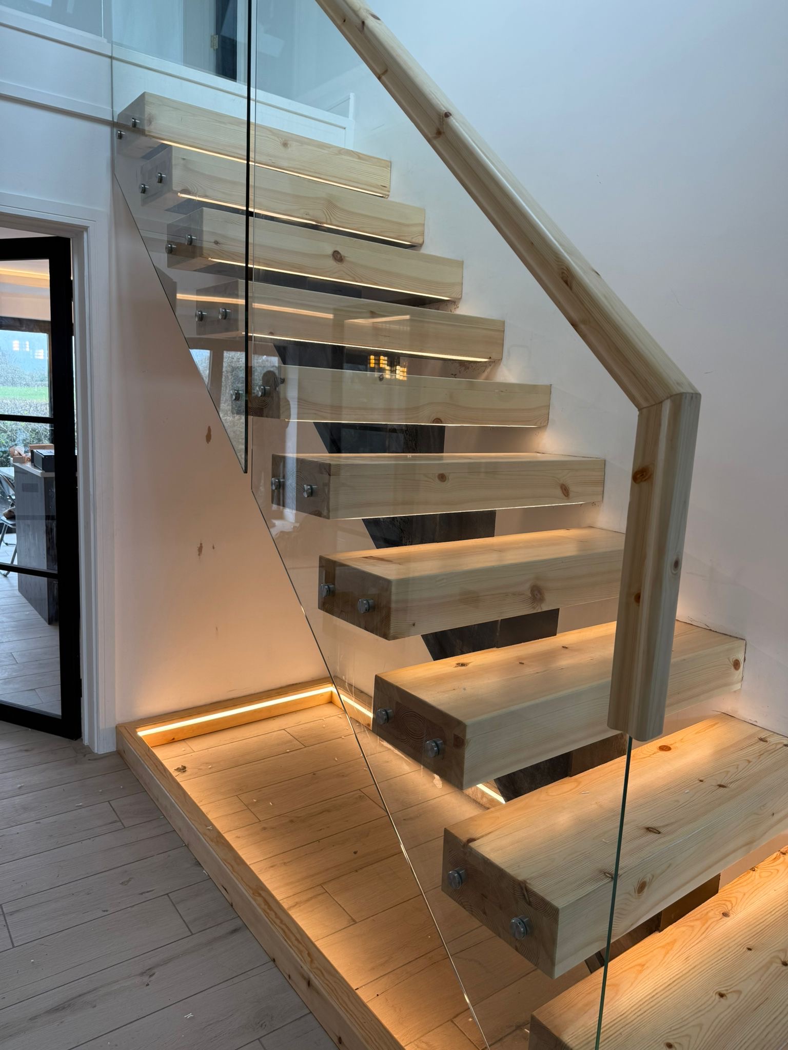 36ecdfc5-59d9-4dda-9f41-ff4fe7fd9213